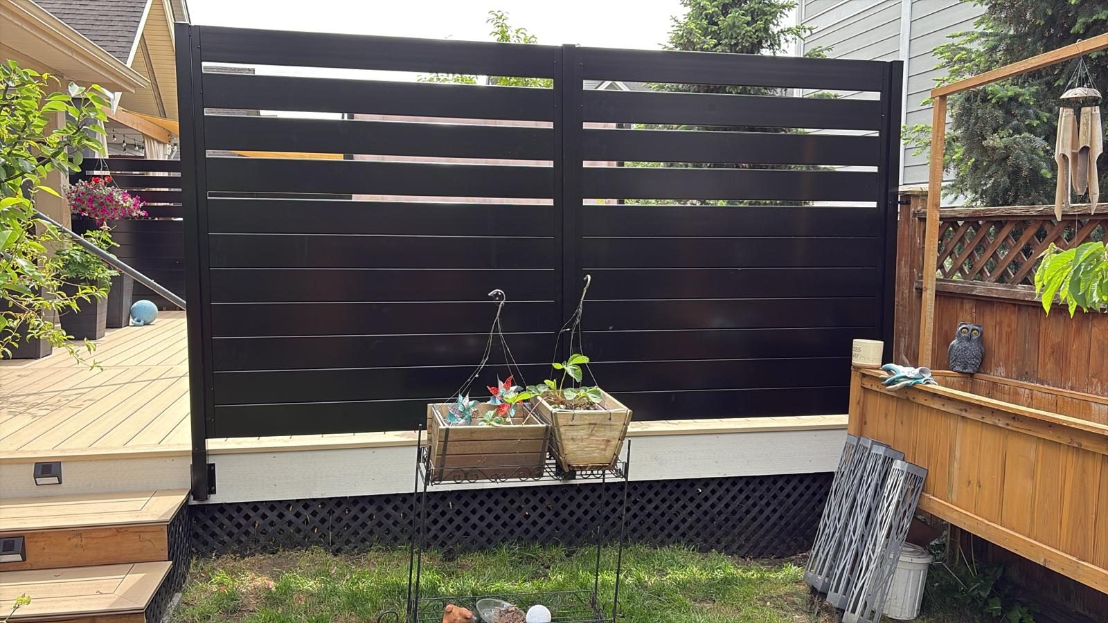 Horizontal aluminum privacy screen on a backyard deck in Langley